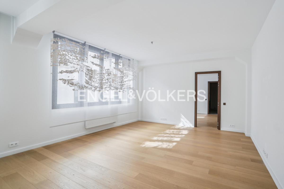 Luxury Apartment for sale in Paris 7Ème, 1 780 000 €, Photo 2