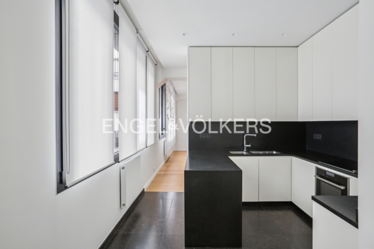 Luxury Apartment for sale in Paris 7Ème, 1 780 000 €, Photo 7