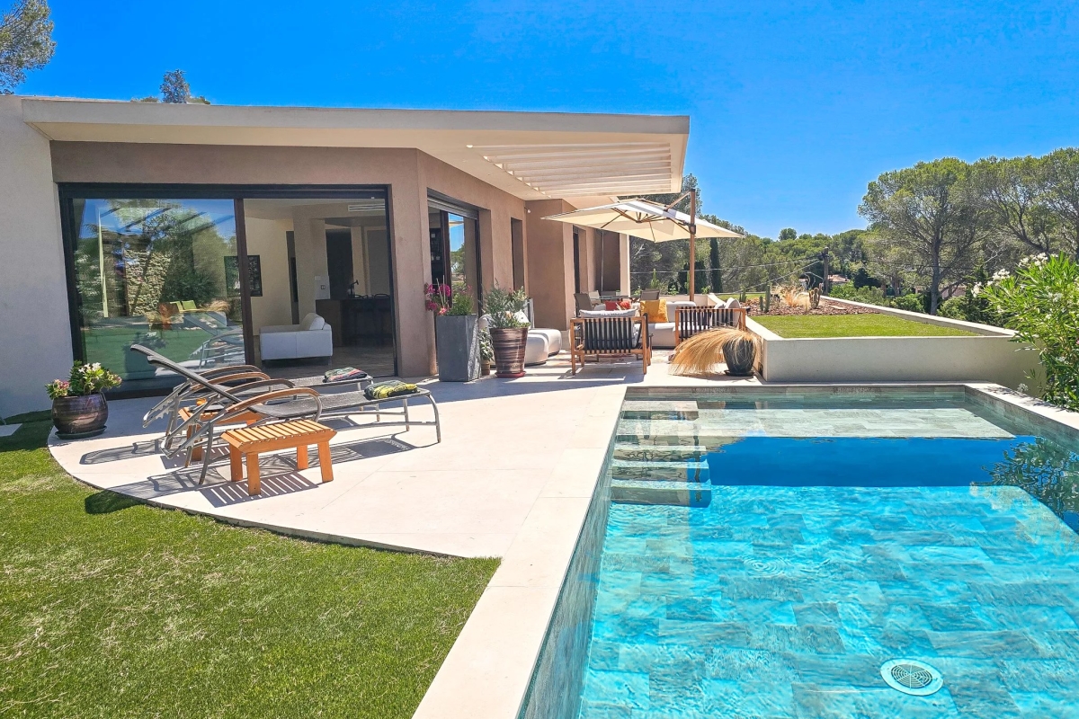 Luxury Apartment for sale in Saint-Raphaël, 1 690 000 €, Photo 1