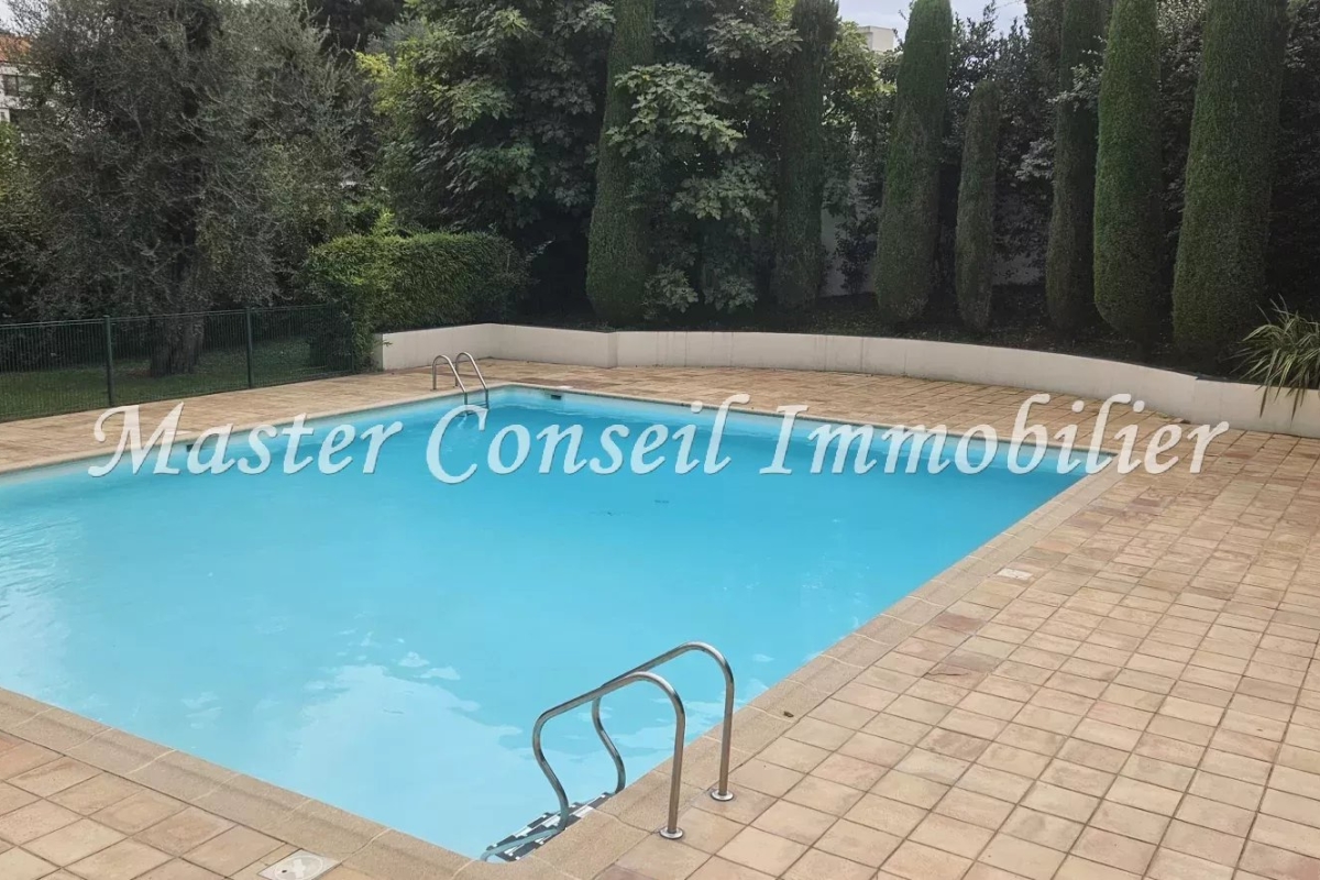 Luxury Apartment for sale in Cannes, 649 000 €, Photo 2