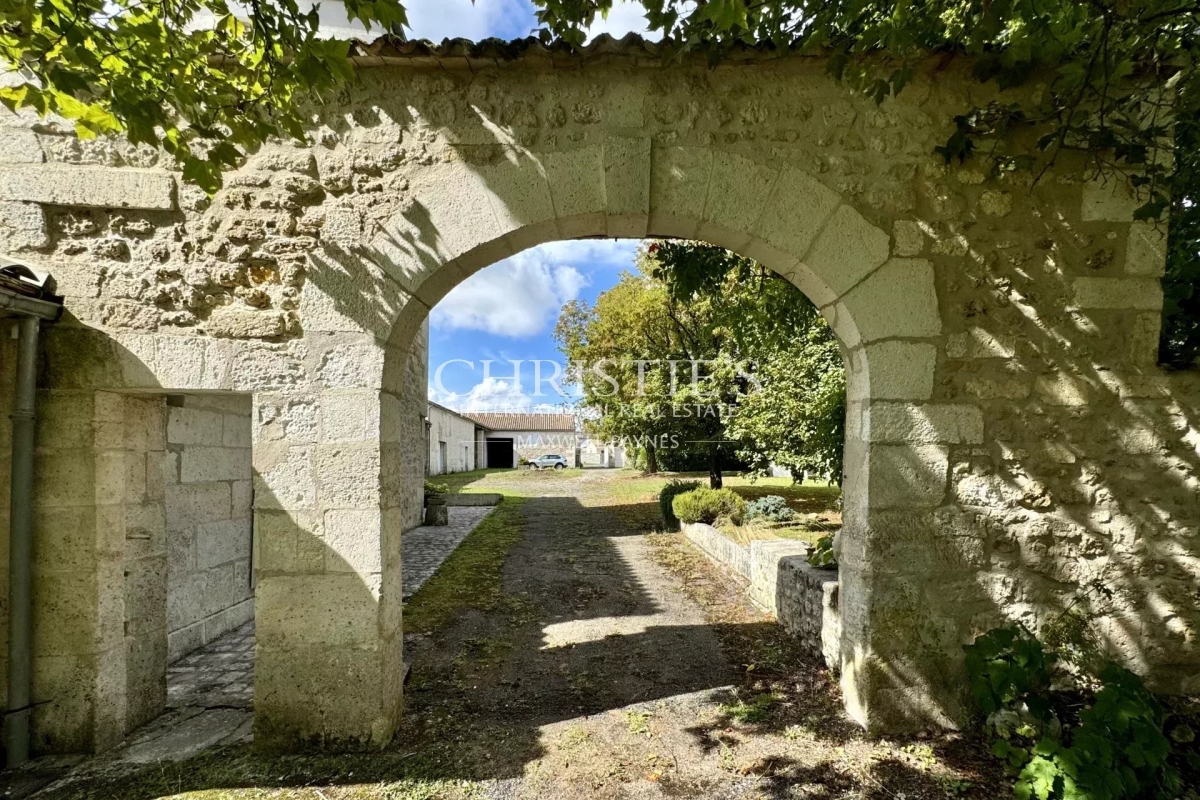 Maison de luxe à vendre à Angoulême, 1 007 000 €, Photo 2