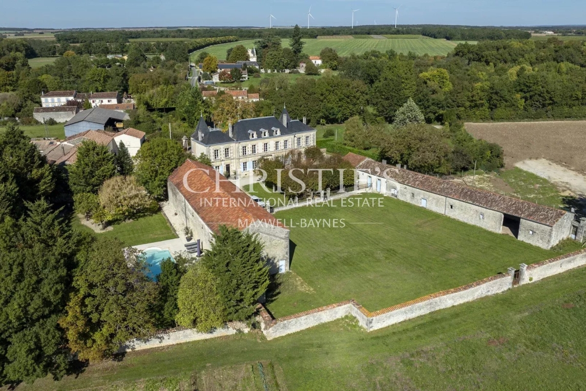 Maison de luxe à vendre à Saint-Jean-d'Angély, 1 255 000 €, Photo 2