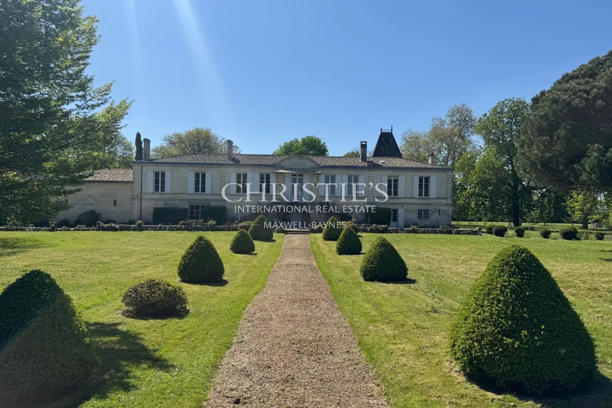 Luxury House for sale in Fronsac, 1 579 000 €, Photo 1