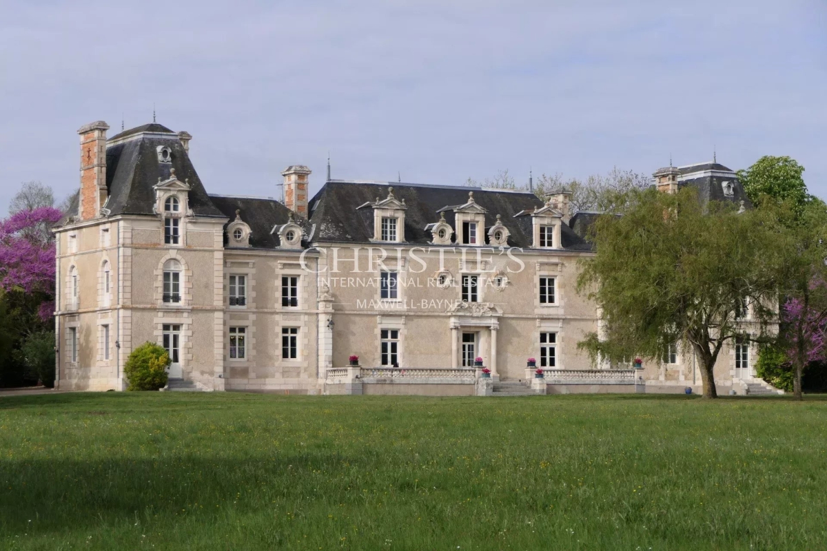 Maison de luxe à vendre à Dienné, 1 590 000 €, Photo 1