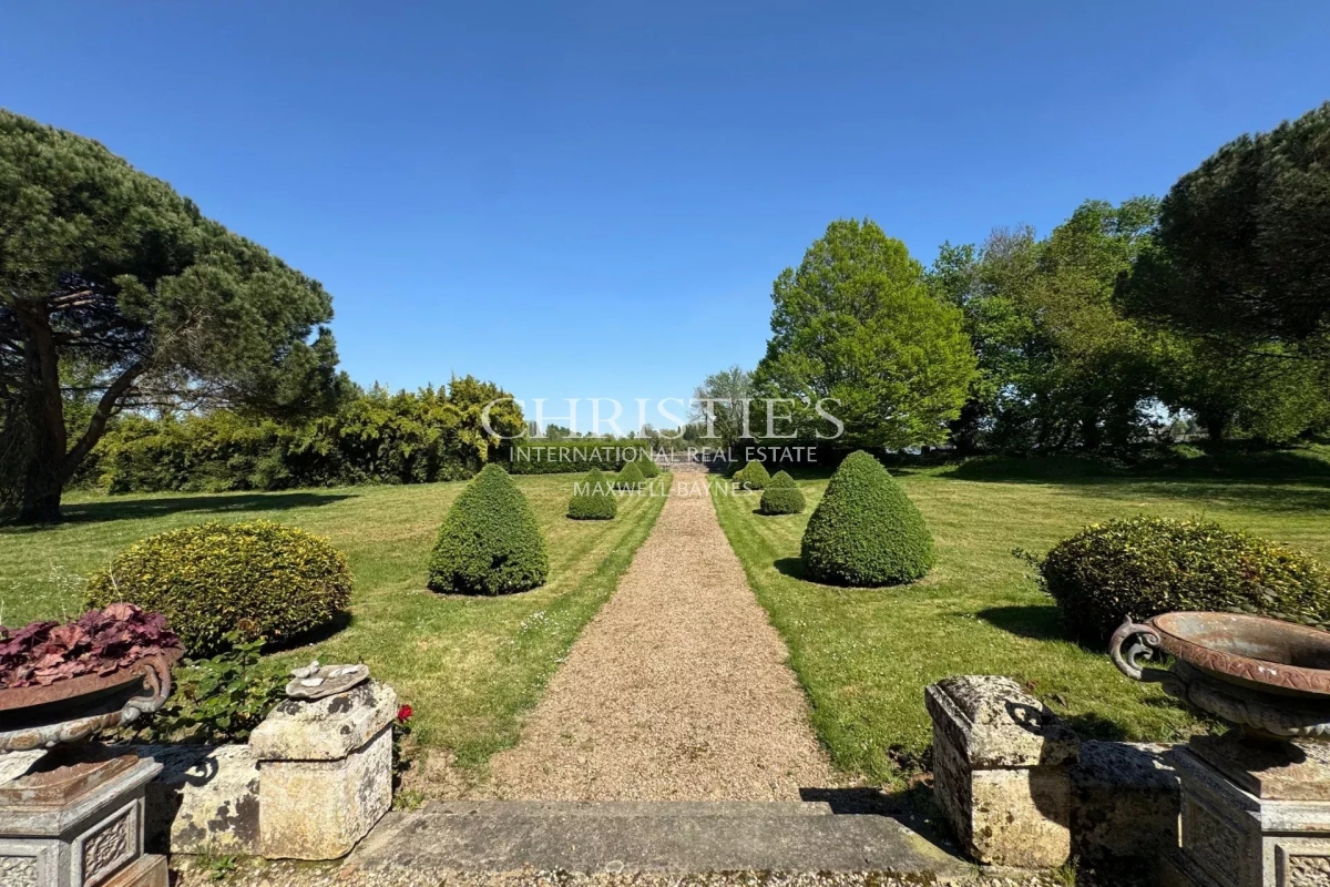 Luxury House for sale in Fronsac, 1 579 000 €, Photo 2