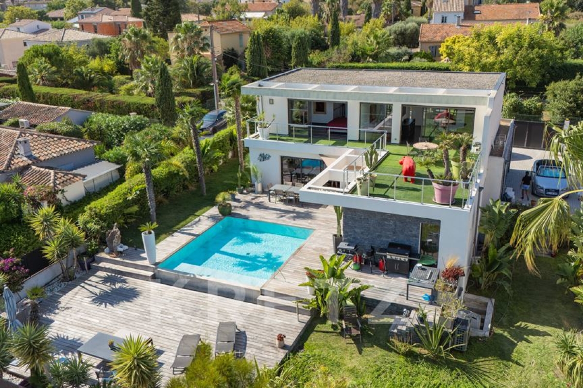 Maison de luxe à vendre à Sanary-sur-Mer, 1 664 000 €, Photo 2