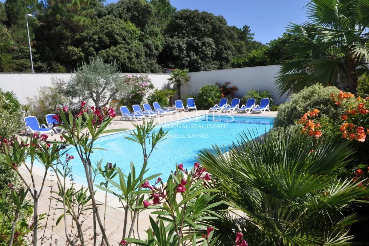 Luxury House for sale in Saint-Georges-d'Oléron, 1 696 000 €, Photo 1