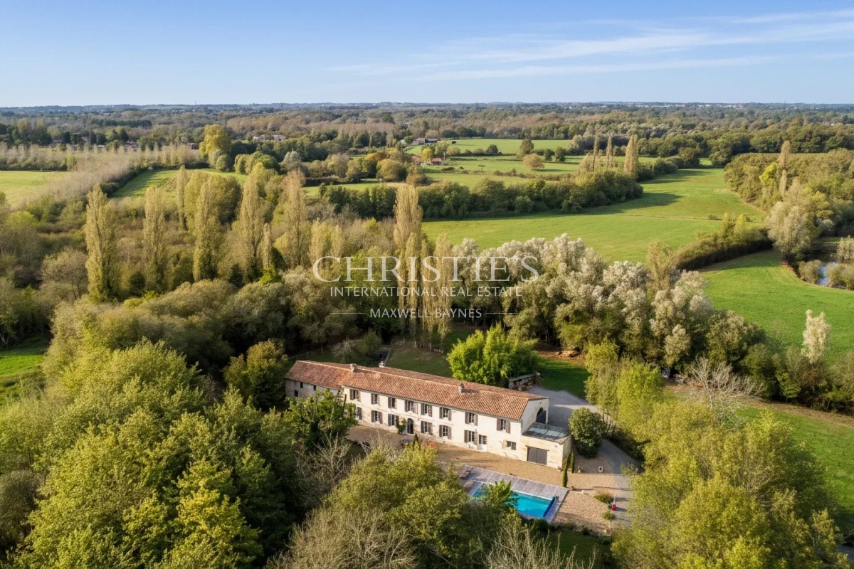 Maison de luxe à vendre à Saint-Laurent-d'Arce, 1 176 000 €, Photo 1