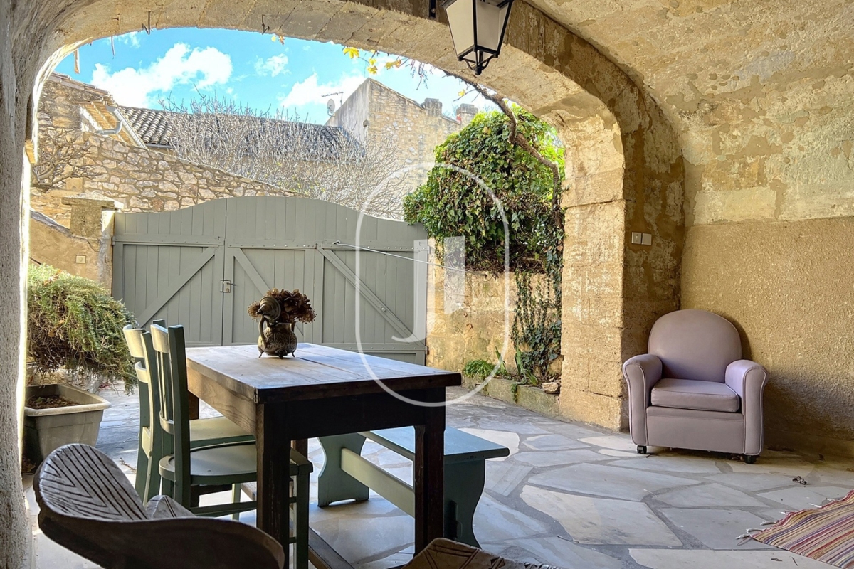 Maison de luxe à vendre à Uzès, 420 000 €, Photo 2