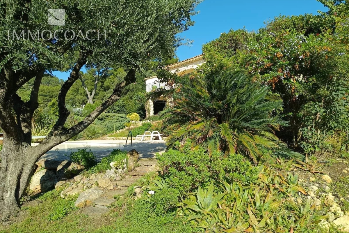 Luxury House for sale in Carqueiranne, 950 000 €, Photo 1