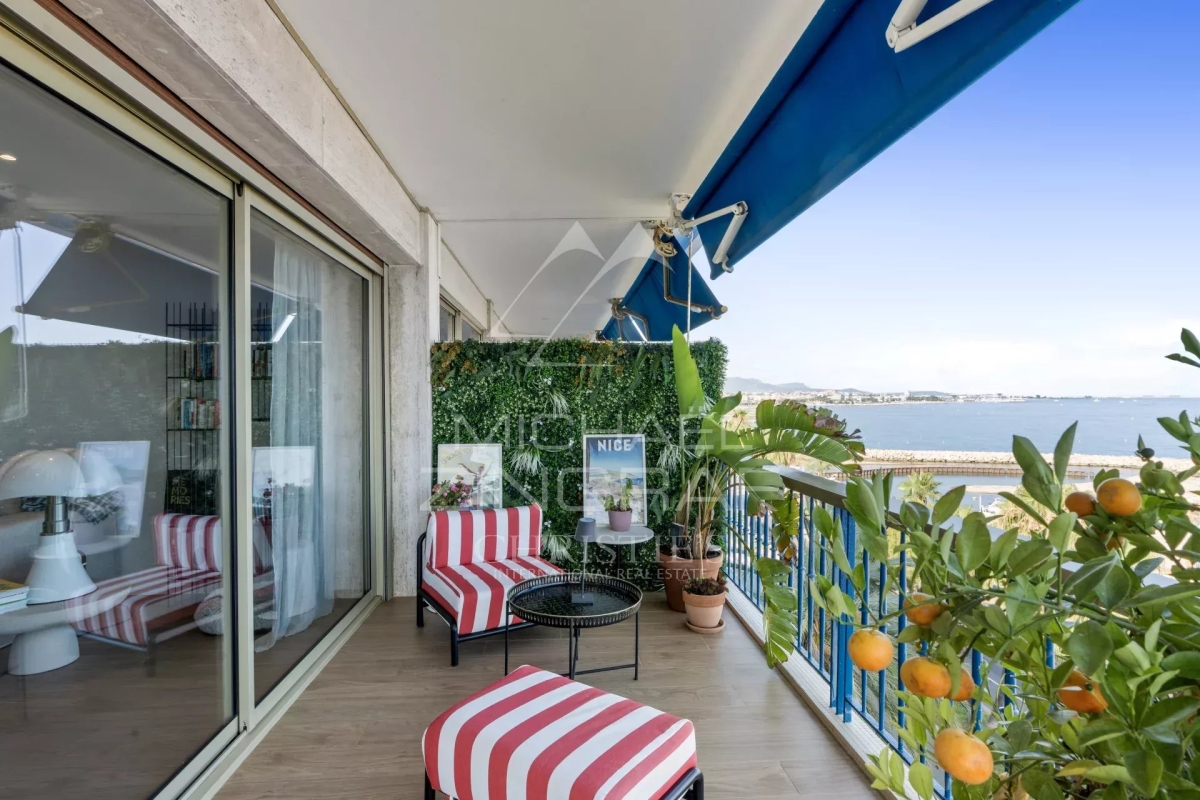 Luxury Apartment for sale in Cagnes-sur-Mer, 915 000 €, Photo 2