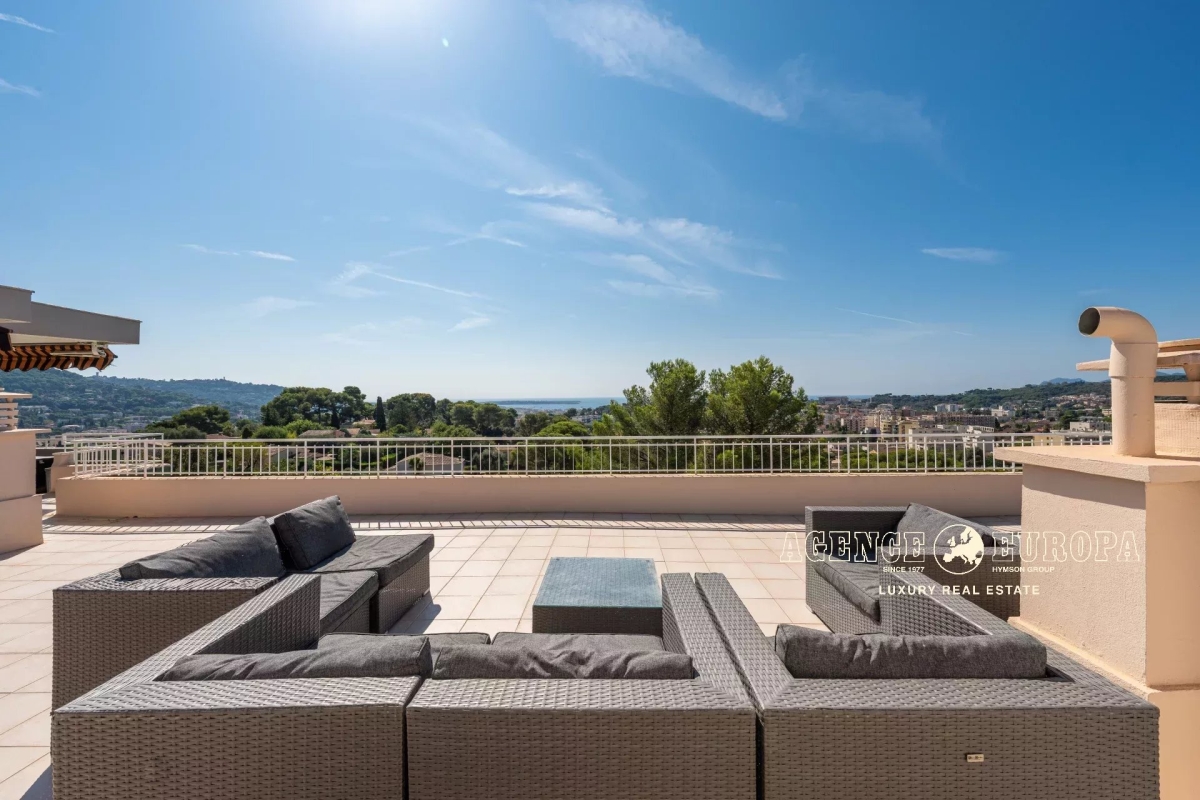 Luxury Apartment for sale in Le Cannet, 795 000 €, Photo 2