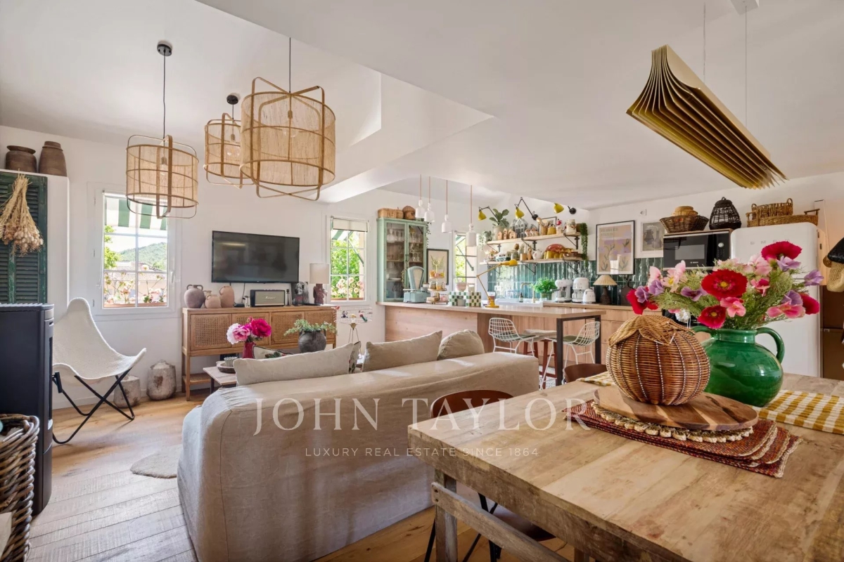 Maison de luxe à vendre à Saint-Cyr-sur-Mer, 1 352 000 €, Photo 1