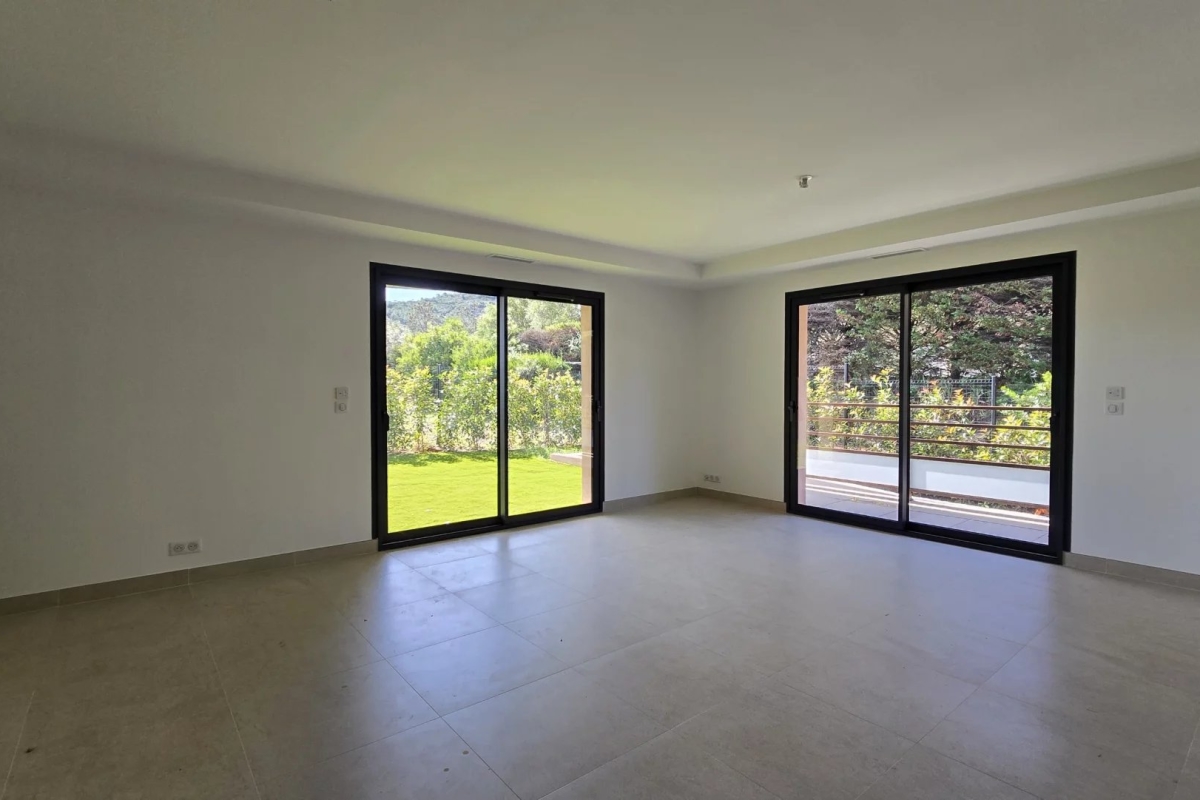 Luxury Apartment for sale in Saint-Raphaël, 699 000 €, Photo 7