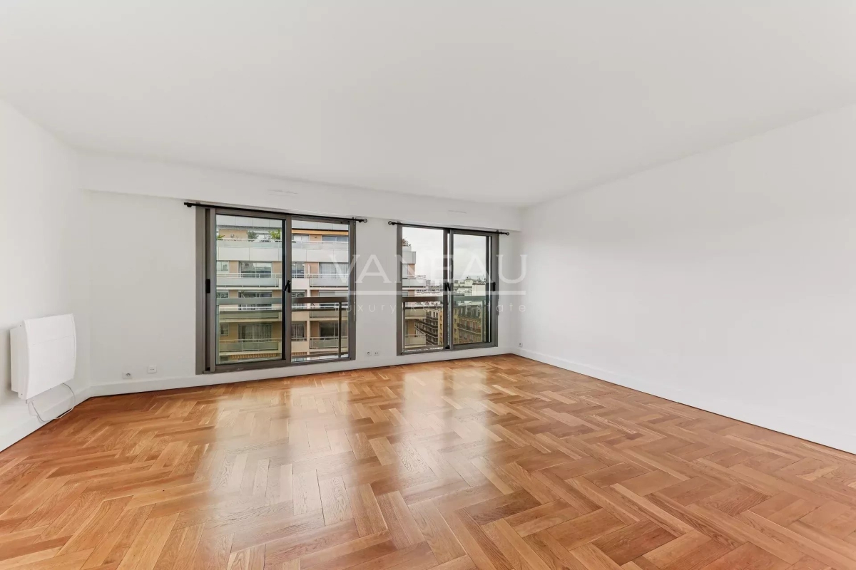 Luxury Apartment for sale in Paris 15Ème, 880 000 €, Photo 2