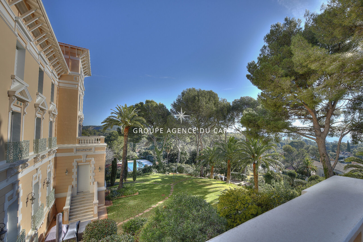 Luxury Apartment for sale in Saint-Raphaël, 2 950 000 €, Photo 1