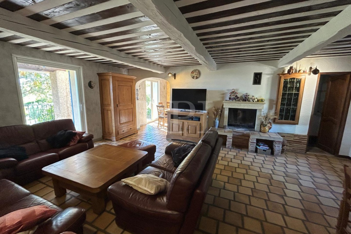 Maison de luxe à vendre à Saint Saturnin les Apt, 750 000 €, Photo 2