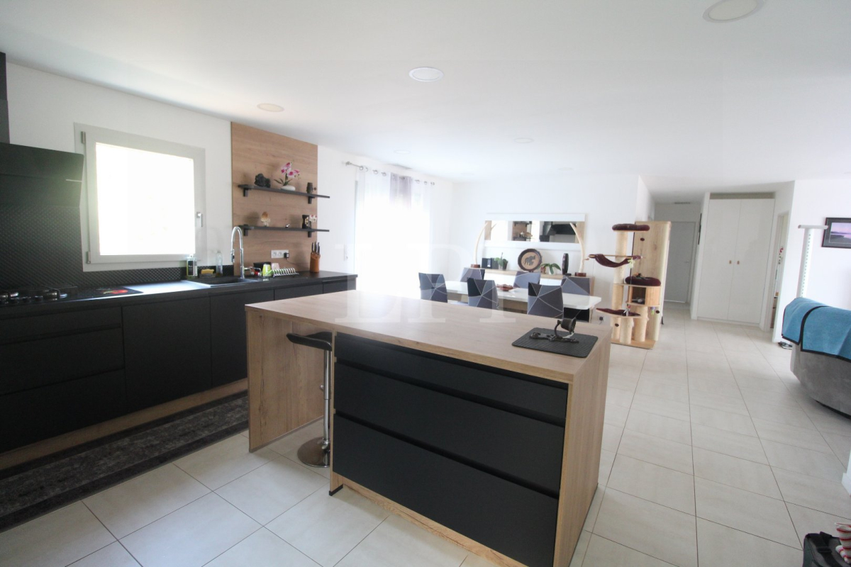 Maison de luxe à vendre à Saint Saturnin les Apt, 399 000 €, Photo 2