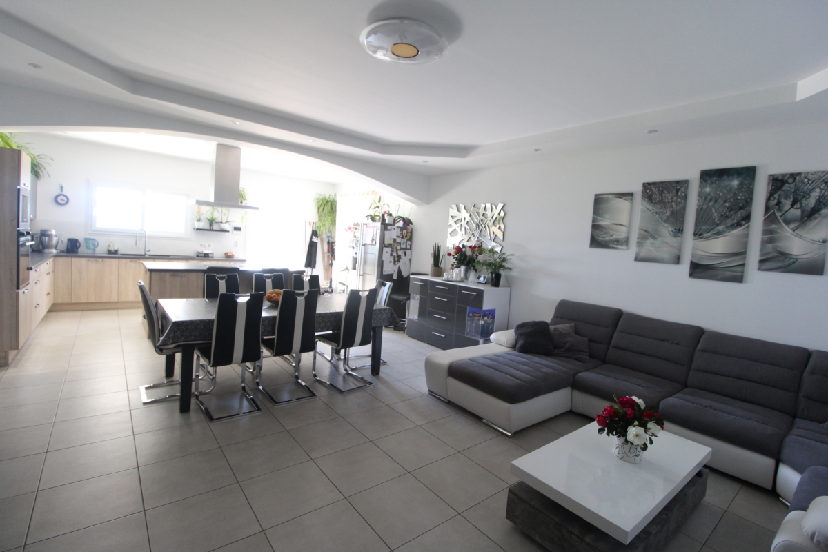 Maison de luxe à vendre à Saint-Martin-de-Castillon, 598 000 €, Photo 3