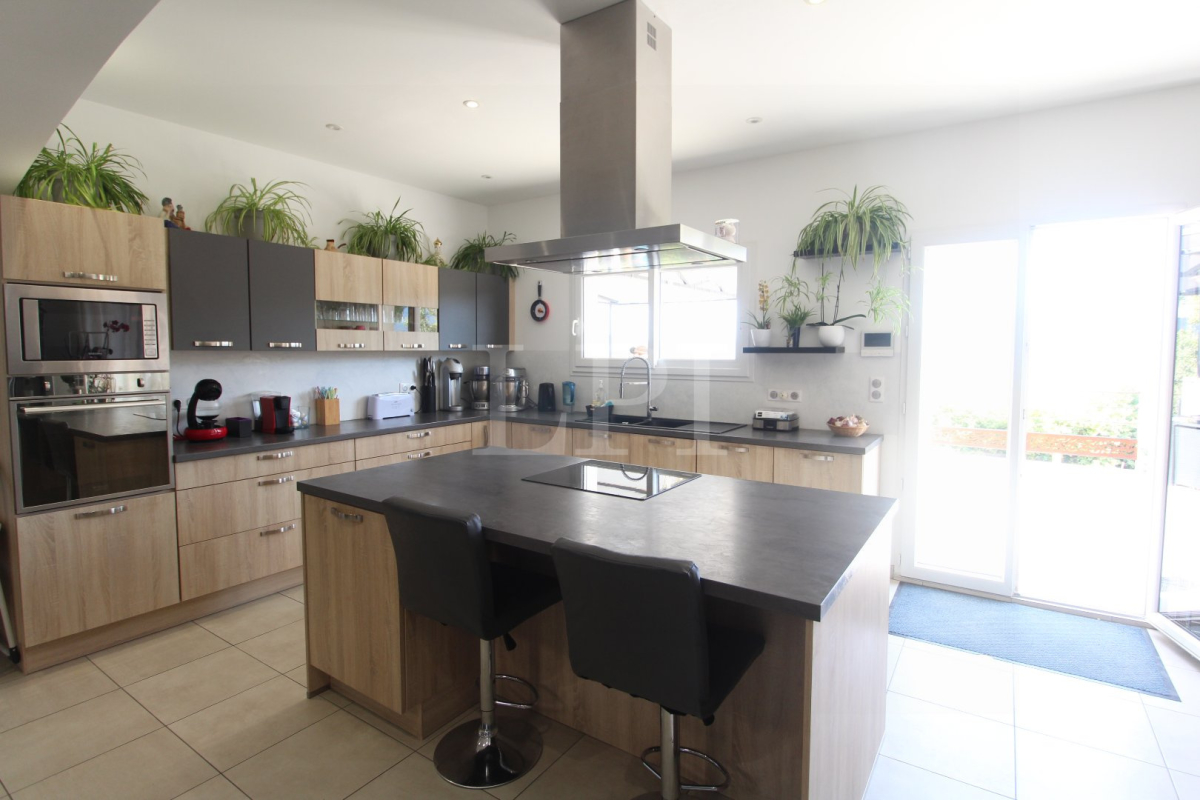 Maison de luxe à vendre à Saint-Martin-de-Castillon, 598 000 €, Photo 4