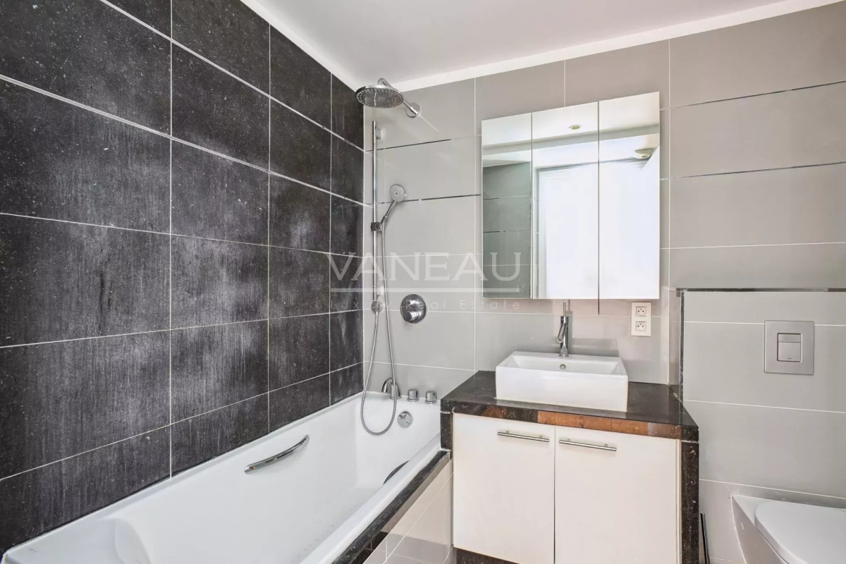 Luxury Apartment for sale in Paris 7Ème, 749 000 €, Photo 3