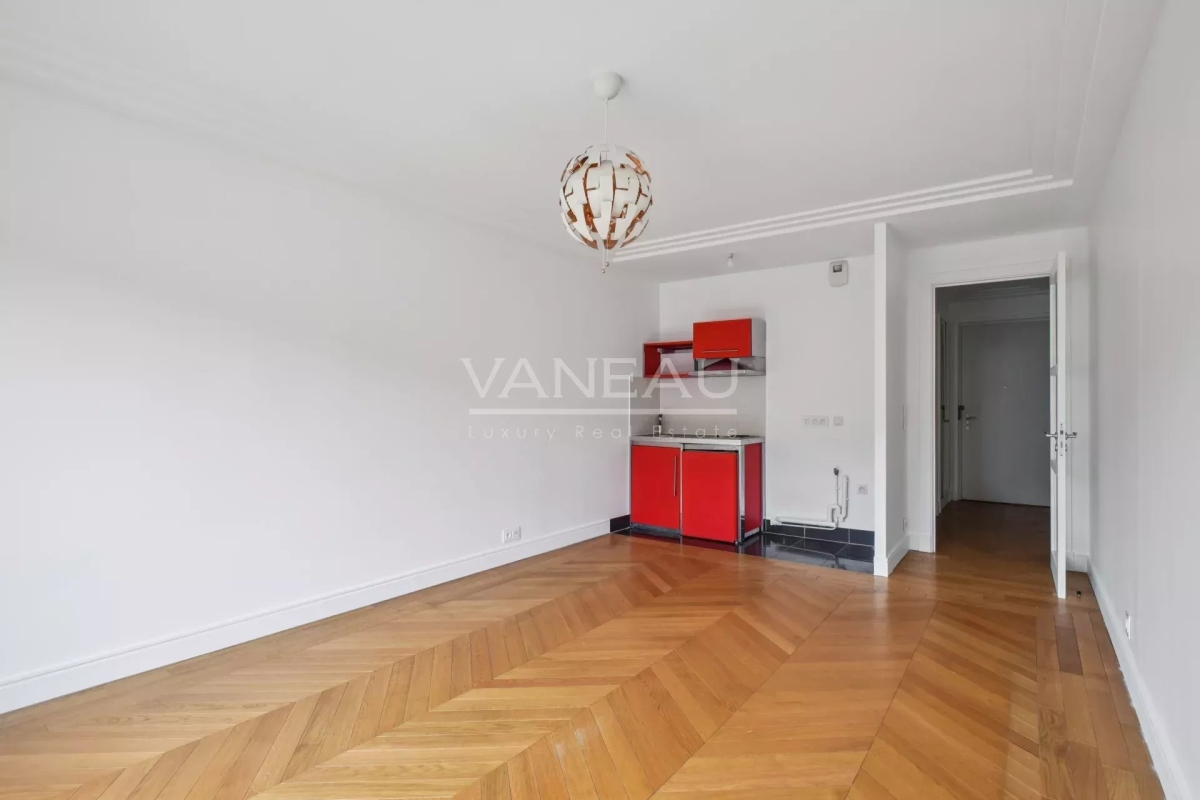 Luxury Apartment for sale in Paris 7Ème, 749 000 €, Photo 4