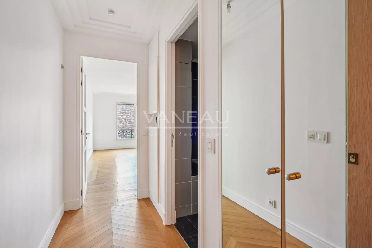 Luxury Apartment for sale in Paris 7Ème, 749 000 €, Photo 5