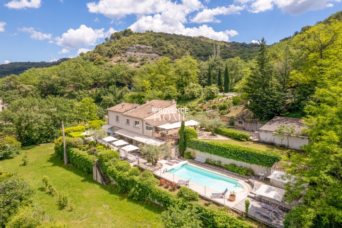Luxury House for sale in Bonnieux, 1 799 000 €, Photo 1