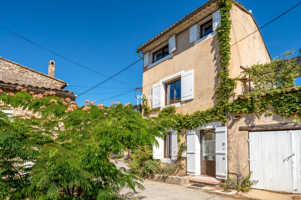 Luxury House for sale in Saint Saturnin les Apt, 330 000 €, Photo 1