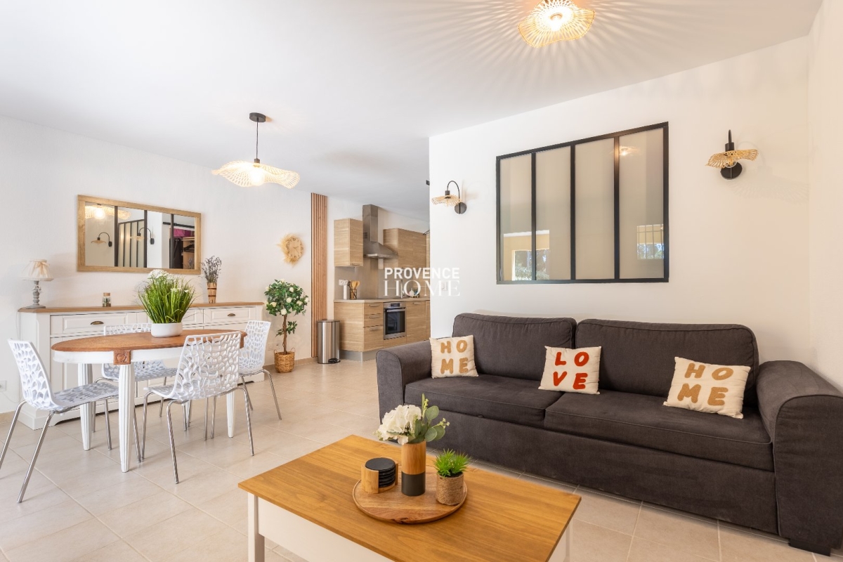 Luxury Apartment for sale in Roussillon, 245 000 €, Photo 1