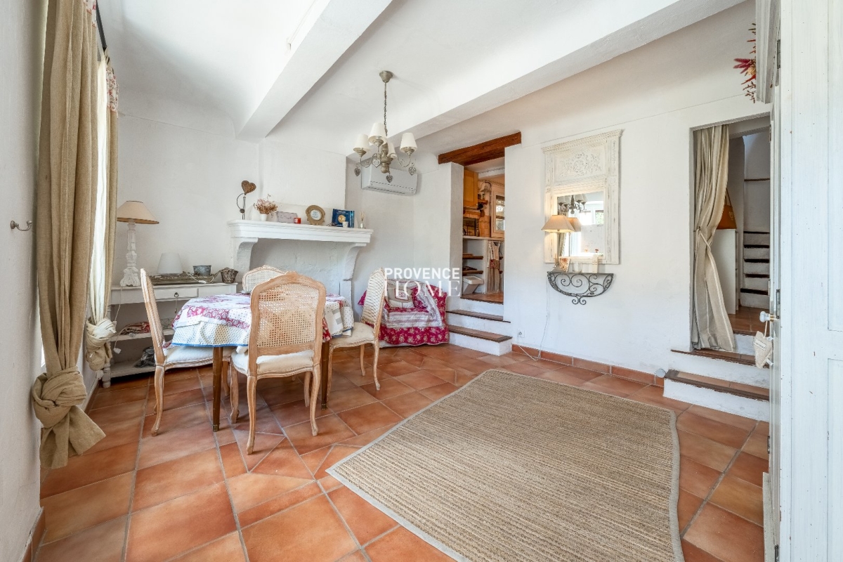 Luxury House for sale in Saint Saturnin les Apt, 330 000 €, Photo 2