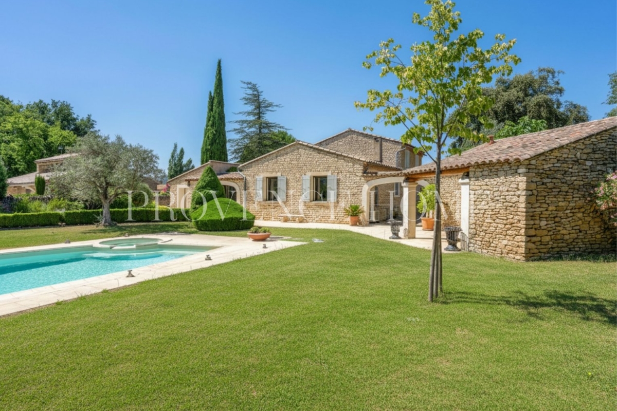 Luxury House for sale in Gordes, 1 290 000 €, Photo 2