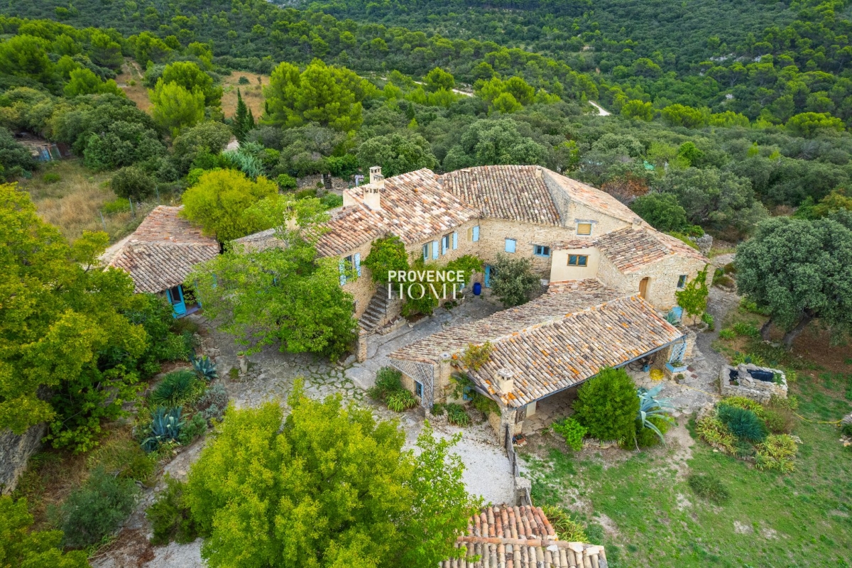 Luxury House for sale in Saumane-de-Vaucluse, 1 780 000 €, Photo 2