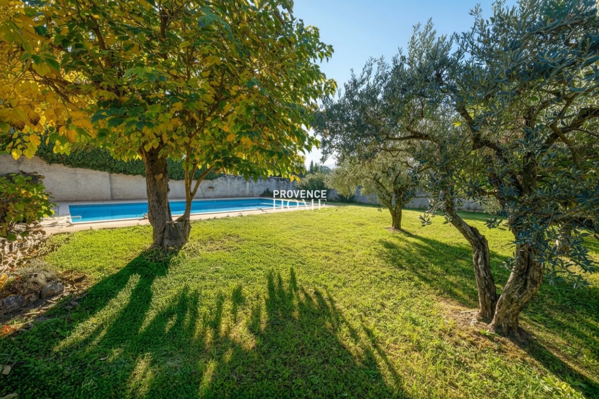 Maison de luxe à vendre à Robion, 680 000 €, Photo 2