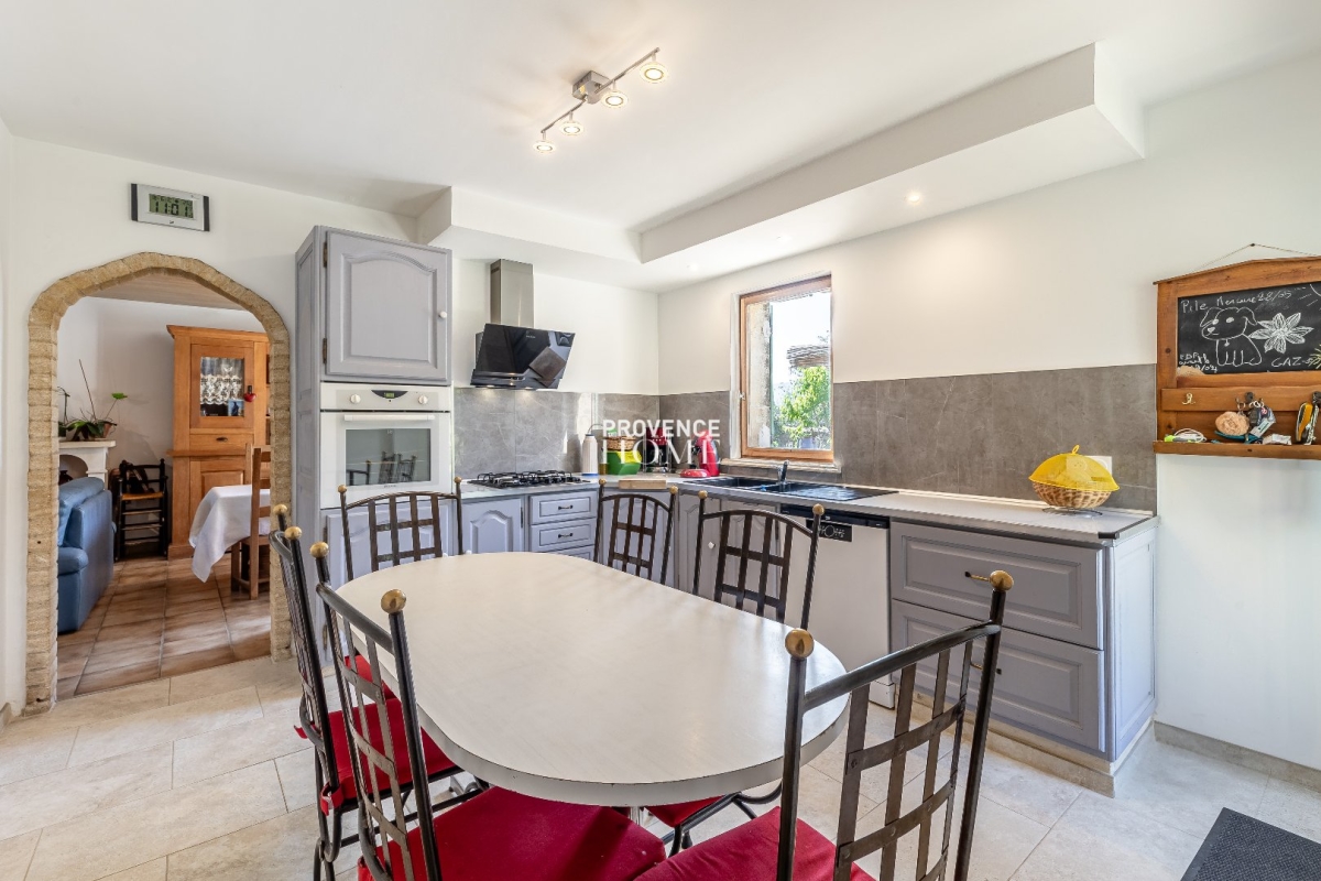 Maison de luxe à vendre à Lacoste, 490 000 €, Photo 3