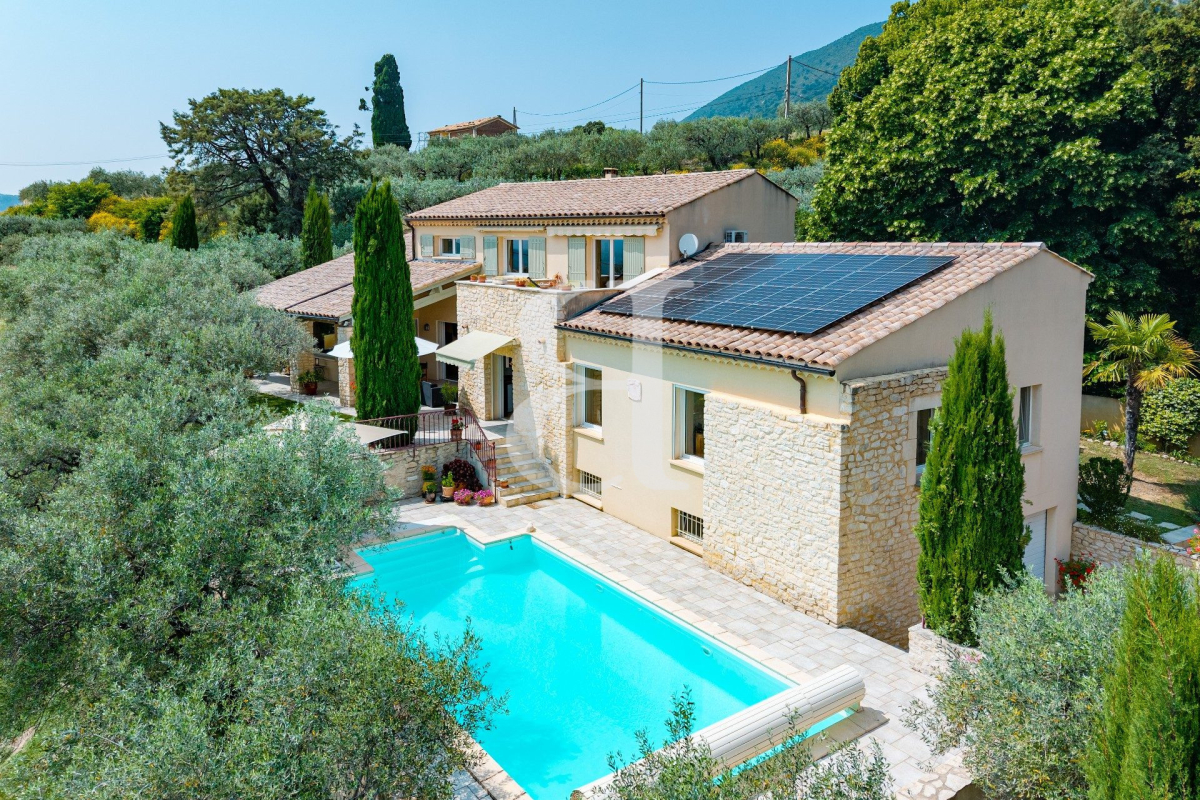 Luxury House for sale in Nyons, 890 000 €, Photo 1