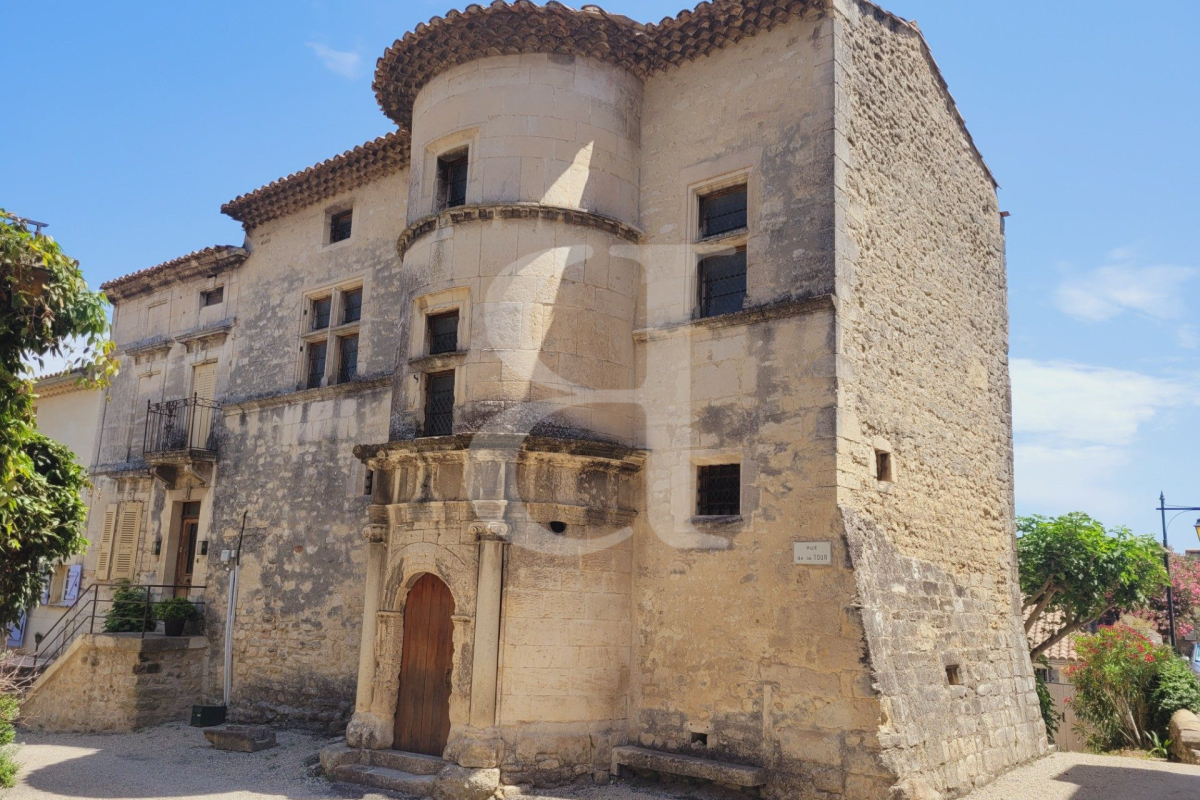 Maison de luxe à vendre à Grignan, 570 000 €, Photo 1