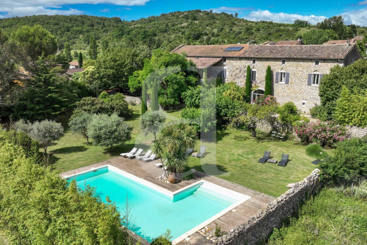 Maison de luxe à vendre à Villeneuve-de-Berg, 990 000 €, Photo 1