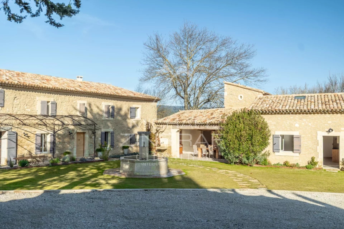 Luxury House for sale in Oppède, 3 650 000 €, Photo 1