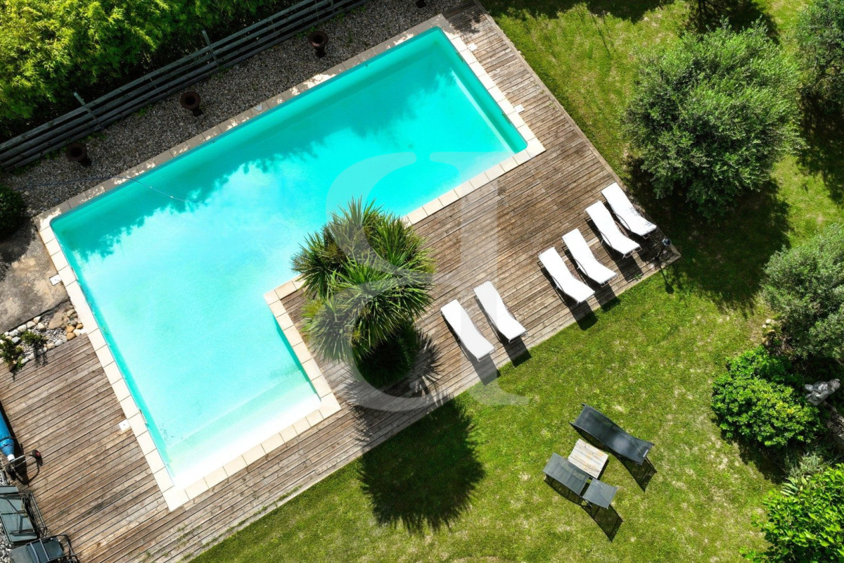 Maison de luxe à vendre à Villeneuve-de-Berg, 990 000 €, Photo 2