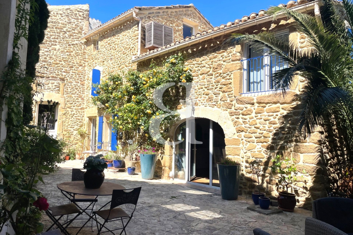 Maison de luxe à vendre à Suze-la-Rousse, 990 000 €, Photo 2