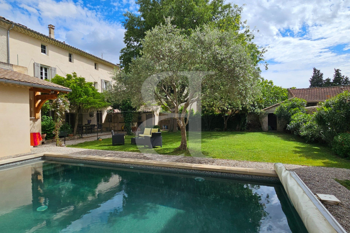 Maison de luxe à vendre à Sainte-Cécile-les-Vignes, 772 000 €, Photo 2