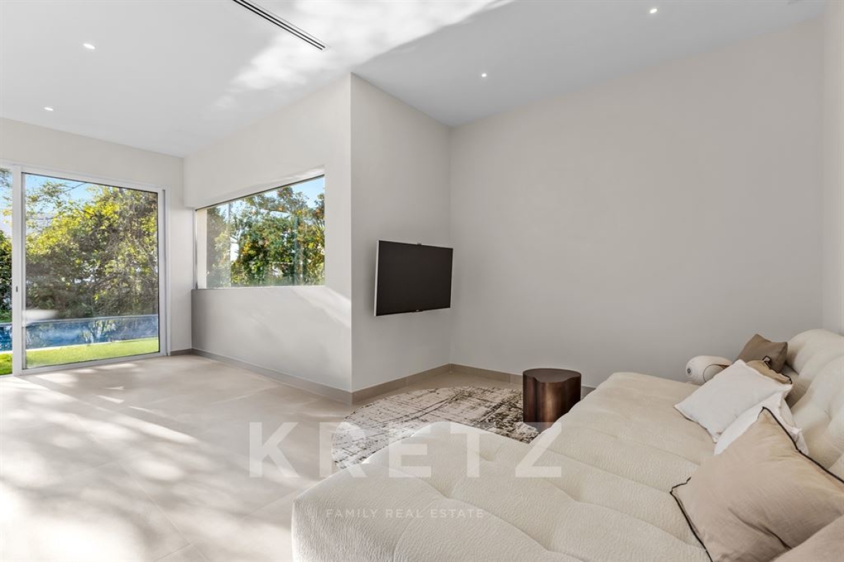 Luxury House for sale in Cagnes-sur-Mer, 1 145 000 €, Photo 3