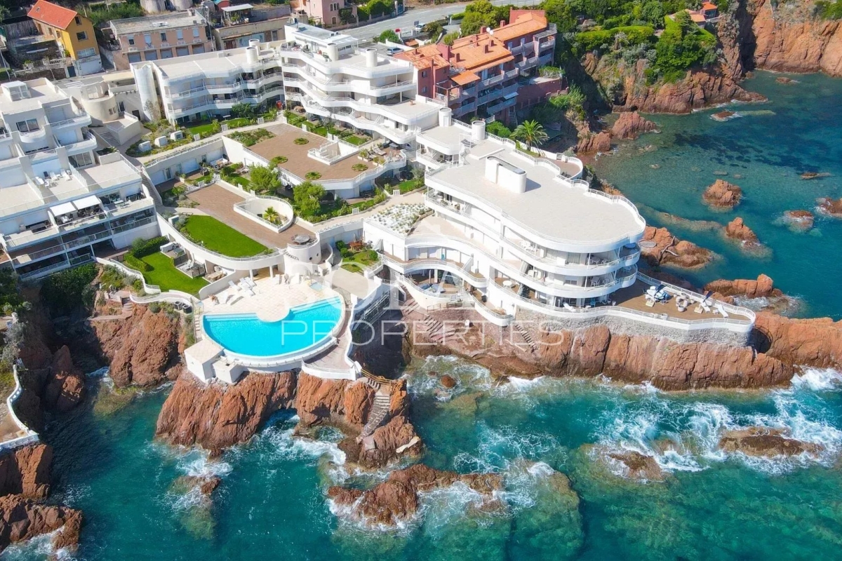Luxury Apartment for sale in Saint-Raphaël, 705 000 €, Photo 1