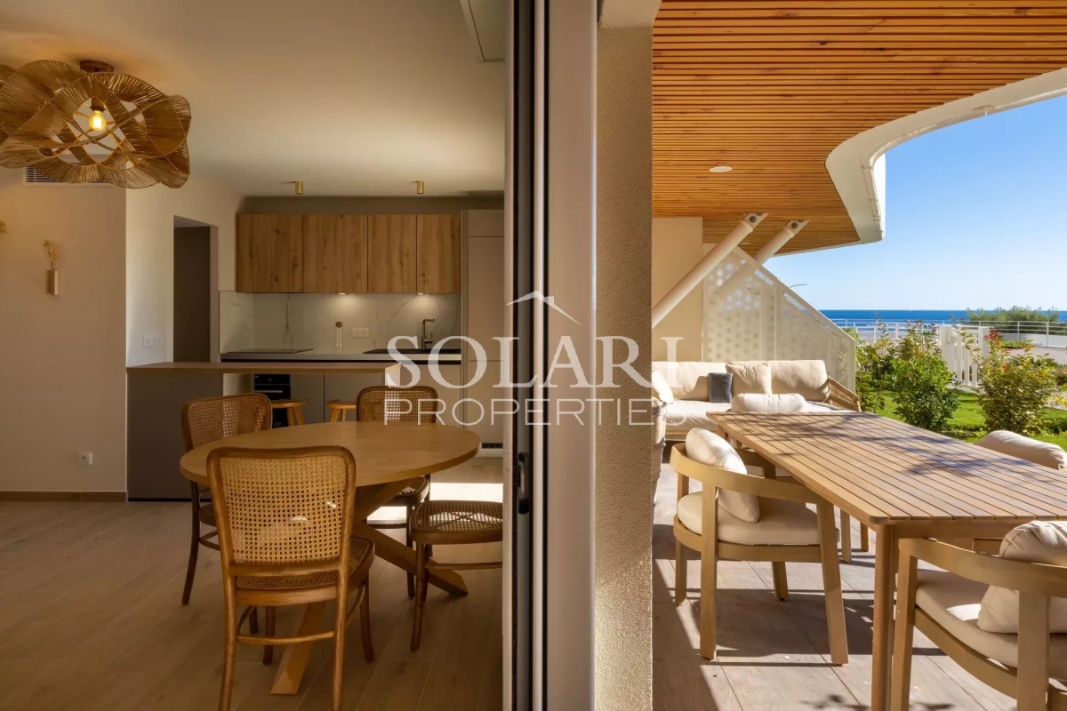 Luxury Apartment for sale in Saint-Raphaël, 705 000 €, Photo 2