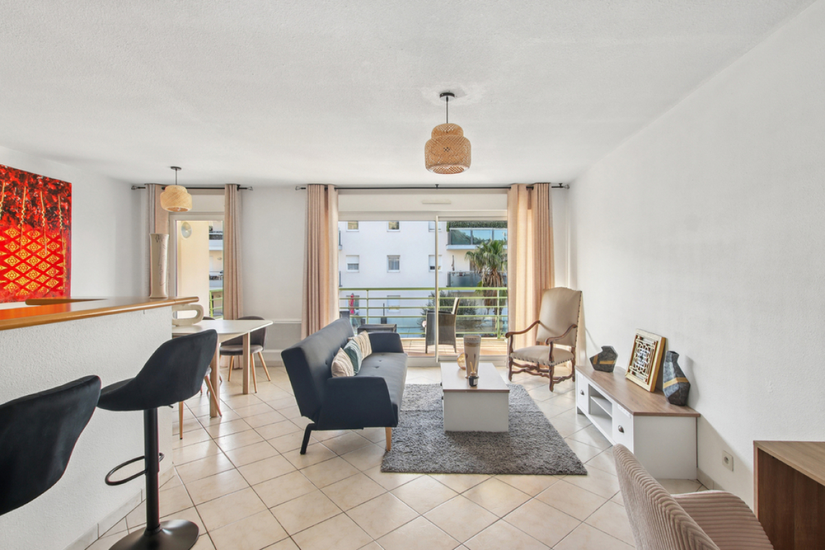 Luxury Apartment for sale in Saint-Raphaël, 290 000 €, Photo 1