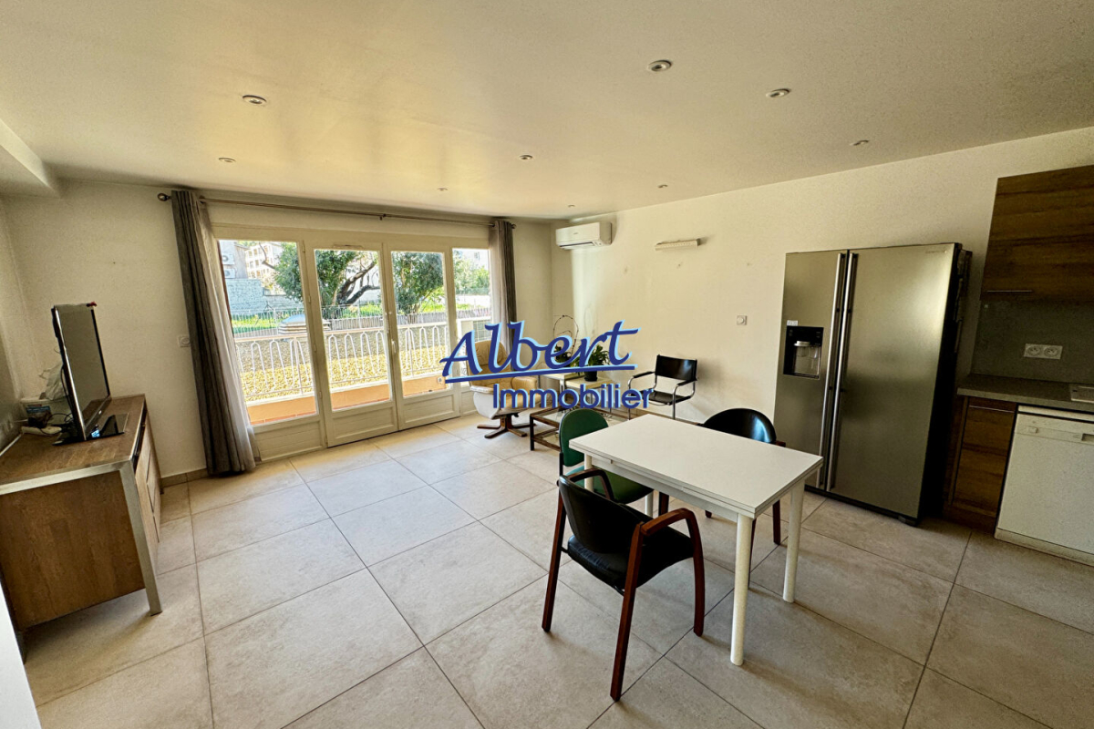 Appartement de luxe à vendre à Sanary-sur-Mer, 498 000 €, Photo 2