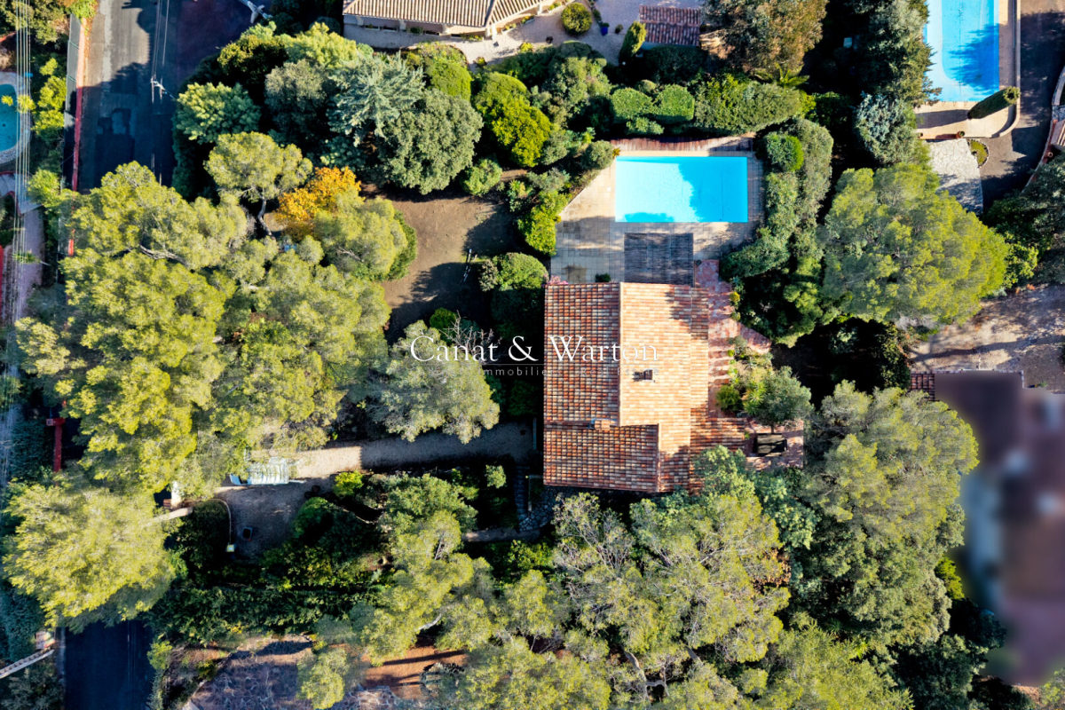 Maison de luxe à vendre à Saint-Raphaël, 995 000 €, Photo 1