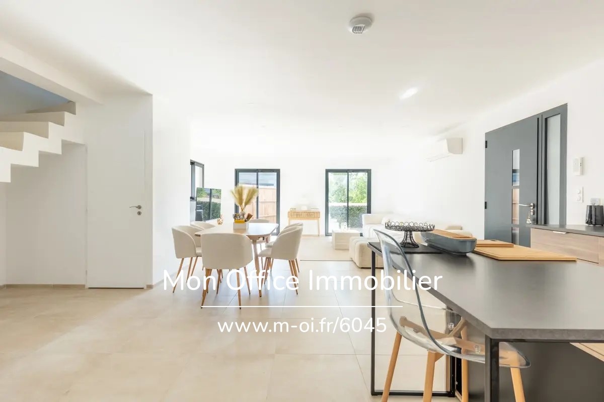 Maison de luxe à vendre à Simiane-Collongue, 520 000 €, Photo 2