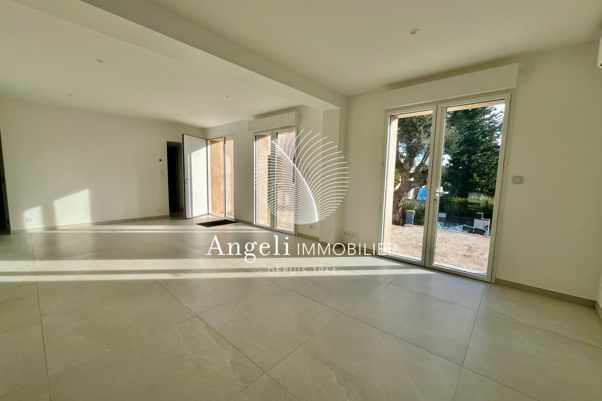 Luxury House for sale in Saint-Aygulf, 680 000 €, Photo 2